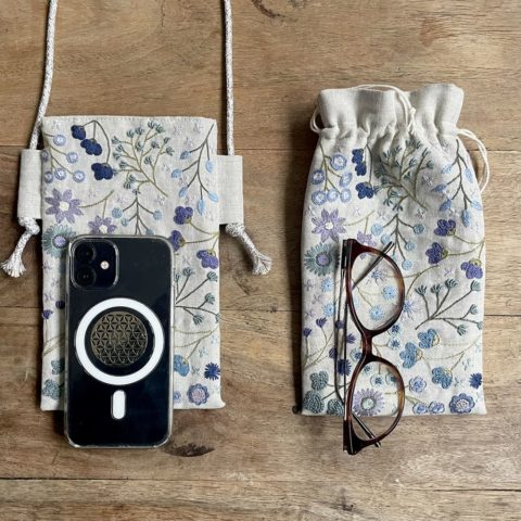 Étui à broder à la main