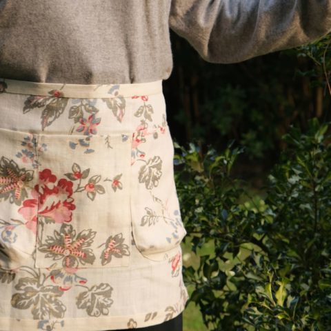 Tablier fleuri en lin